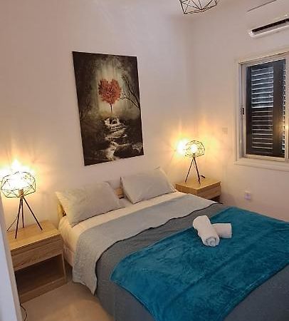 Luxury Apartment In Light House Beach Paphos Extérieur photo