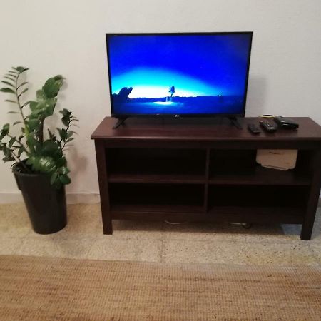 Luxury Apartment In Light House Beach Paphos Extérieur photo