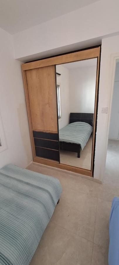 Luxury Apartment In Light House Beach Paphos Extérieur photo
