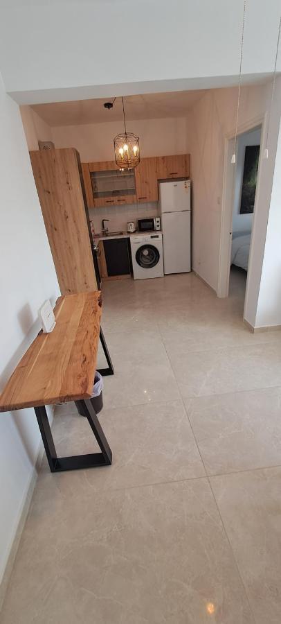 Luxury Apartment In Light House Beach Paphos Extérieur photo