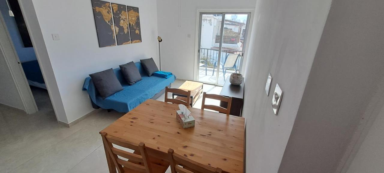 Luxury Apartment In Light House Beach Paphos Extérieur photo