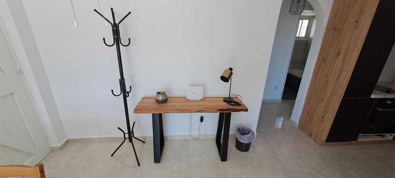Luxury Apartment In Light House Beach Paphos Extérieur photo