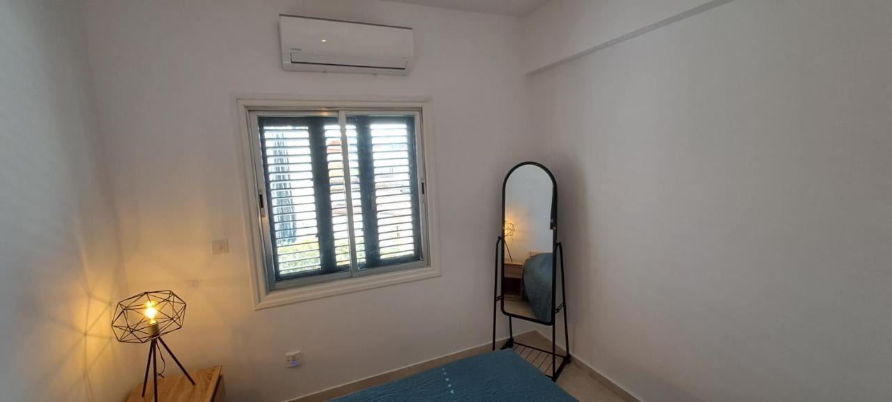 Luxury Apartment In Light House Beach Paphos Extérieur photo
