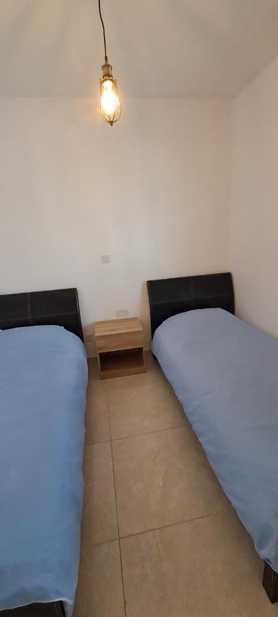 Luxury Apartment In Light House Beach Paphos Extérieur photo