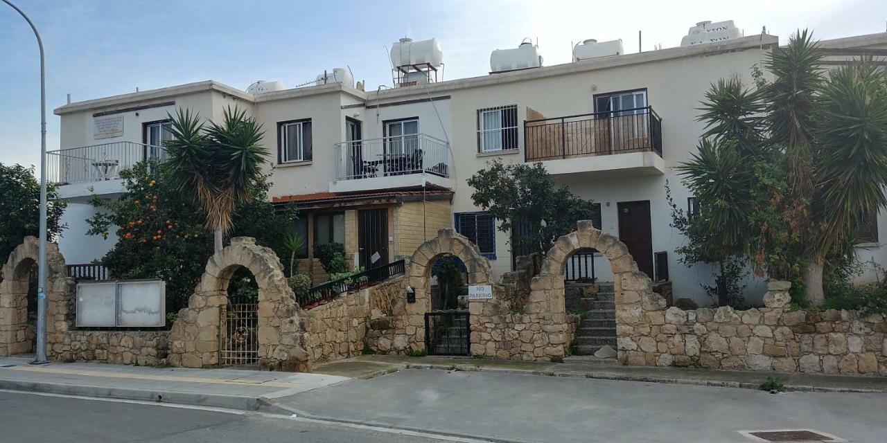 Luxury Apartment In Light House Beach Paphos Extérieur photo